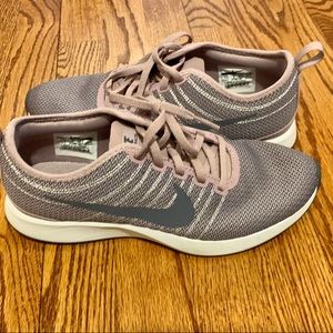 Nike woman 7.5 pink grey like new